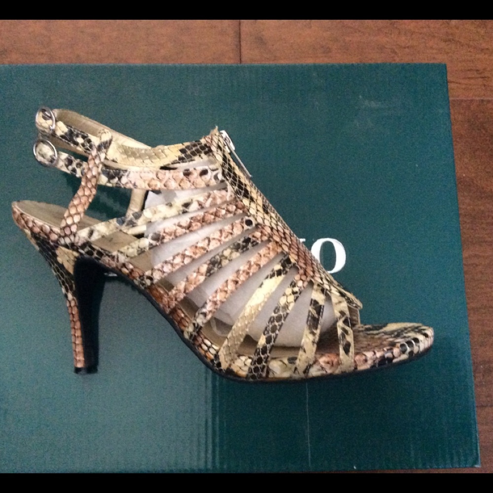 🎉1-Day FLASHCute! Animal Print Zip-up front Heels